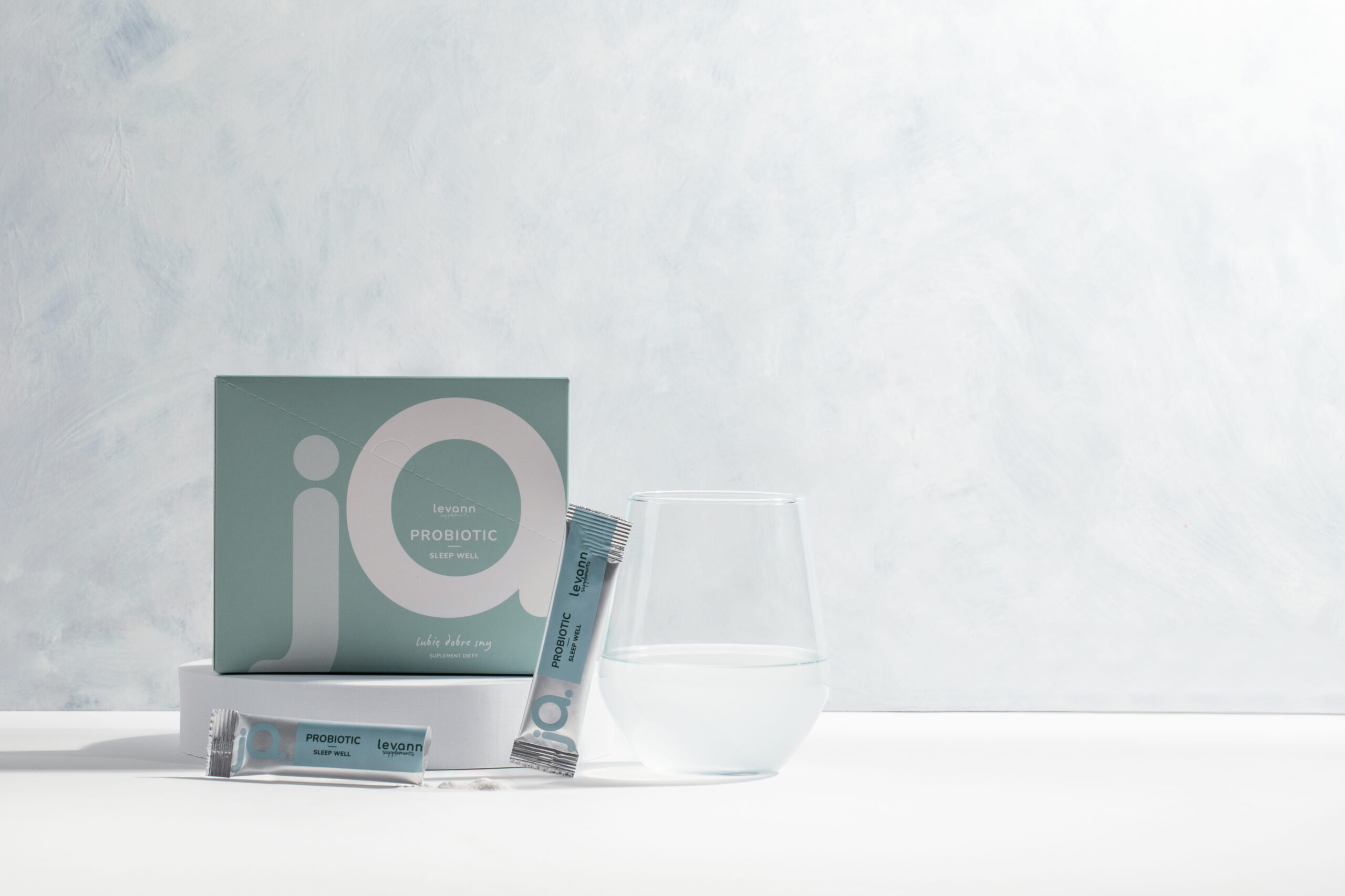 Jak wybrać suplementy, które pomogą ukoić nerwy i poprawić jakość snu?